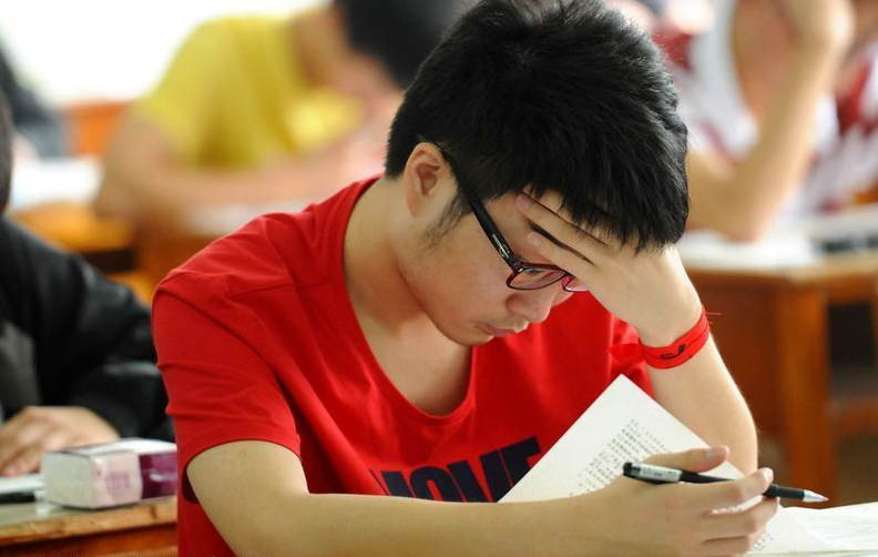 孩子高考失利怎么辦父母該怎么安慰?高考失利復讀好不好