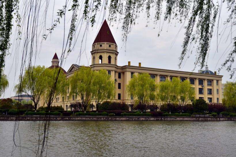 上海外國語大學怎么樣排名第幾是幾本?上外好考嗎揭秘最好專業?