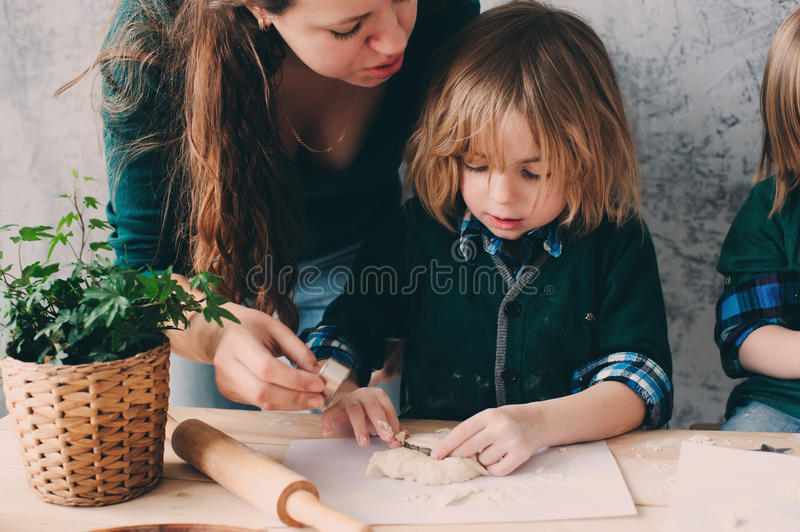 孩子跟母親姓重要嗎為何很多孩子隨母姓?專家談隨母親姓的弊端