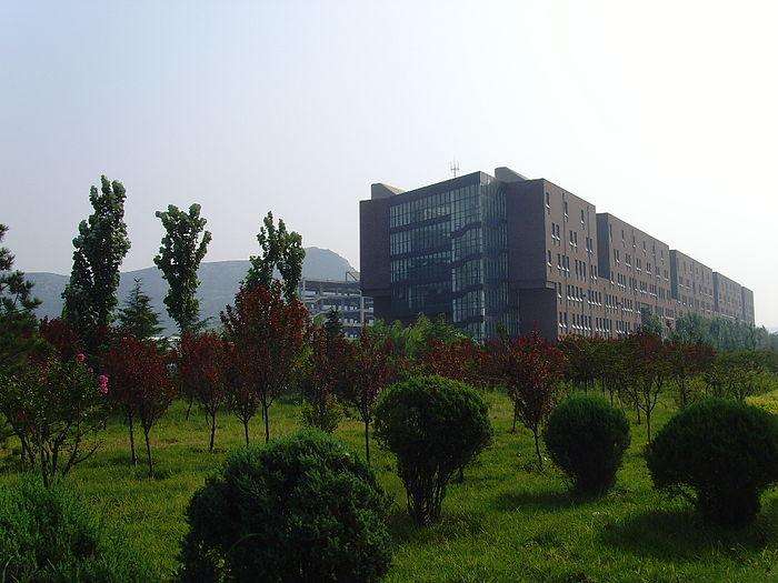 山東工藝美術學院很難考嗎?是幾本?就業前景怎樣?學費多少?
