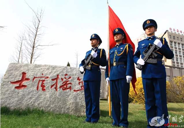 士官學(xué)校為什么沒(méi)人去畢業(yè)后是什么學(xué)歷?士官學(xué)校和軍官學(xué)校區(qū)別